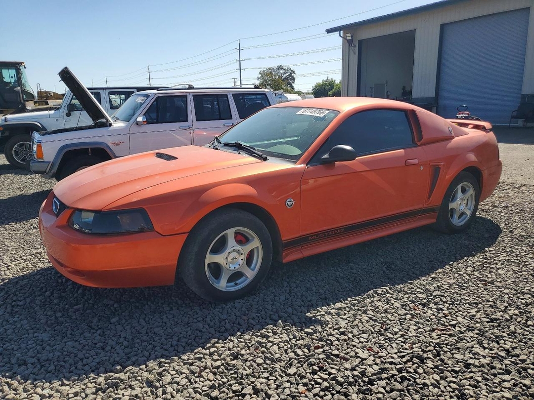 Vue de 2004 FORD MUSTANG, angle 1