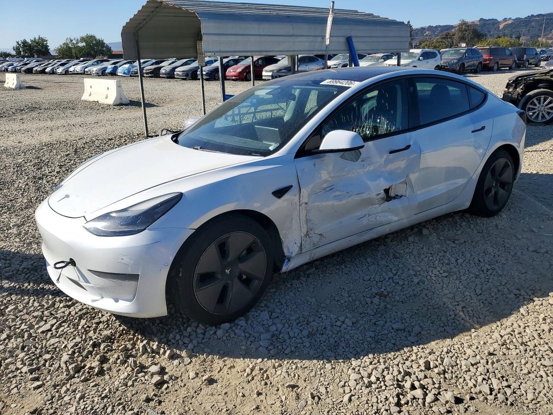 Вид 2021 TESLA MODEL 3, угол 1