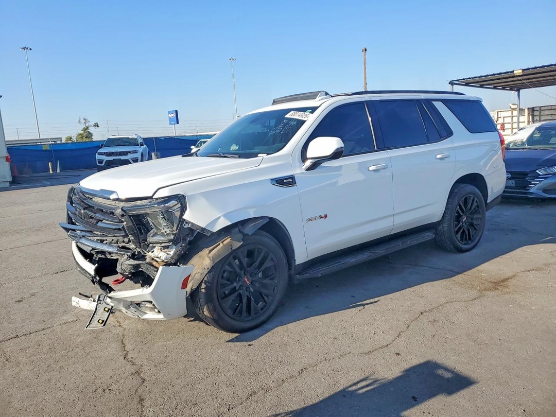 Вид 2021 GMC YUKON AT4, угол 1