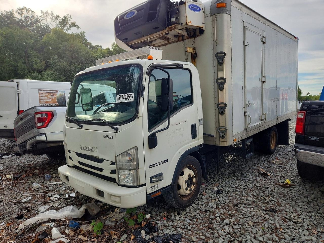 منظر 2018 ISUZU NPR HD REFRIGERATED BOX TRUCK، زاوية 1