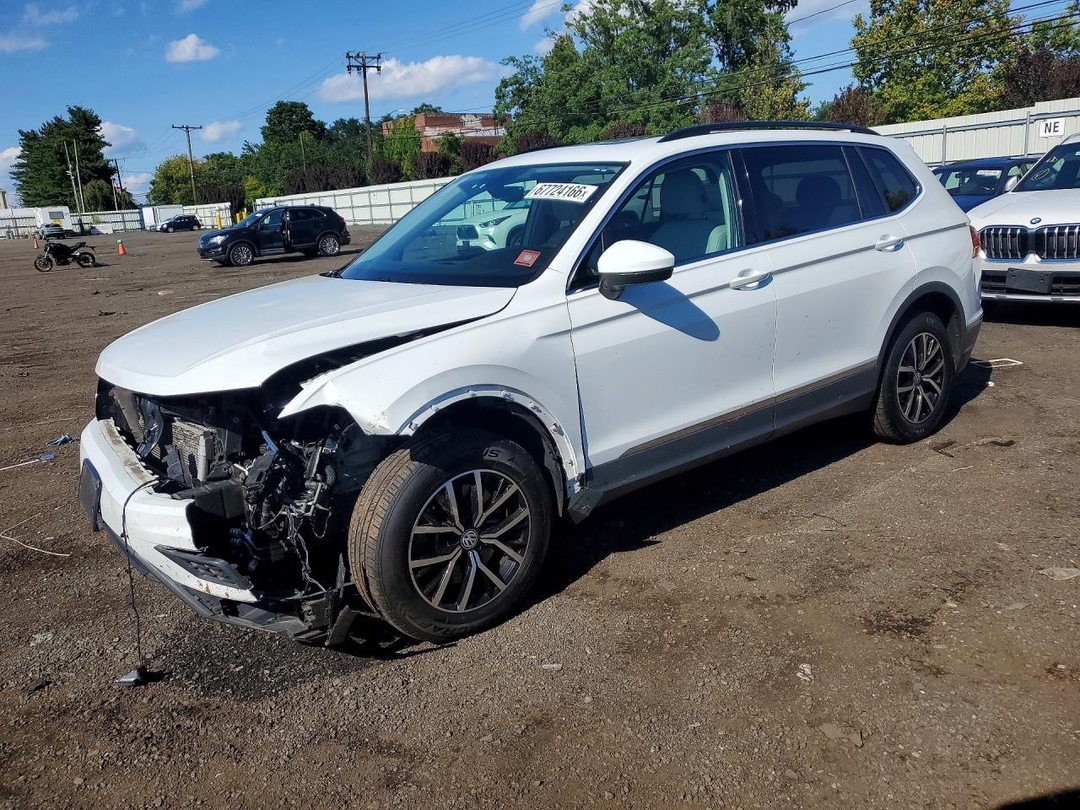 Vista de 2021 VOLKSWAGEN TIGUAN SE, ángulo 1
