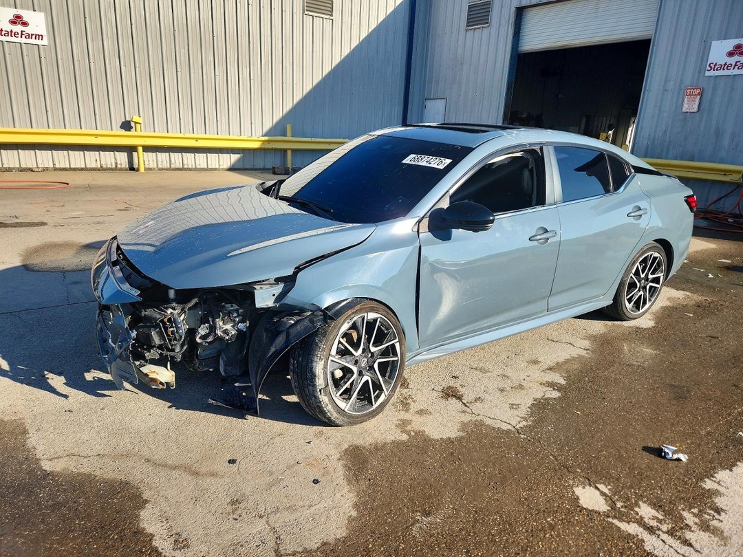 Vue de 2024 NISSAN SENTRA SR, angle 1