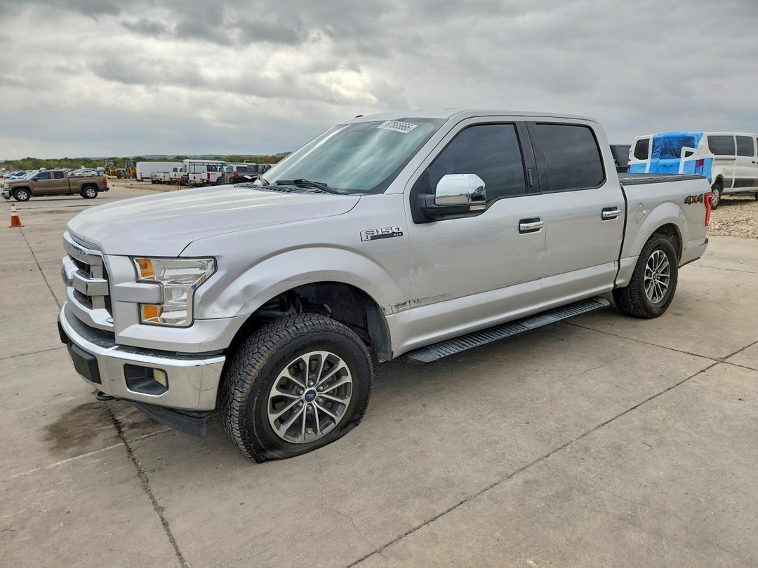 Vista de 2017 FORD F150 SUPERCREW, ángulo 1