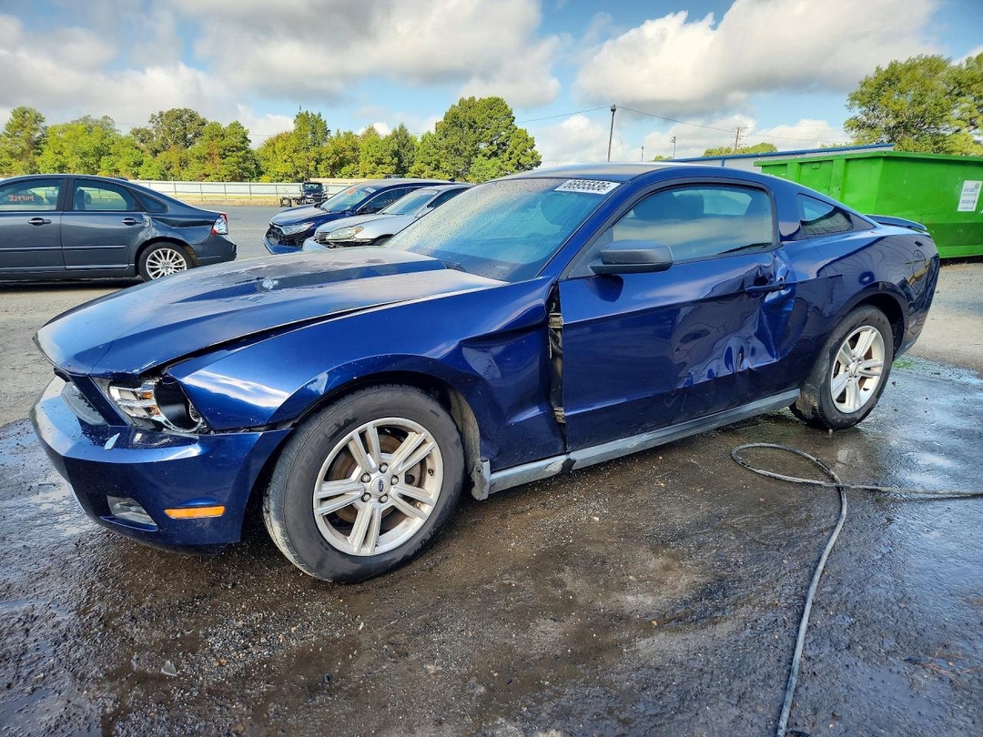 Vista de 2011 FORD MUSTANG, ángulo 1