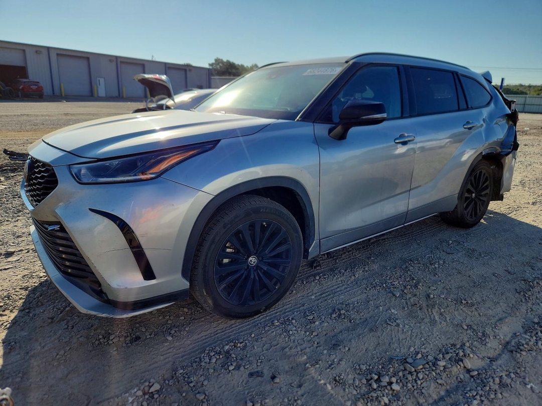 Вид 2024 TOYOTA HIGHLANDER XSE, угол 1