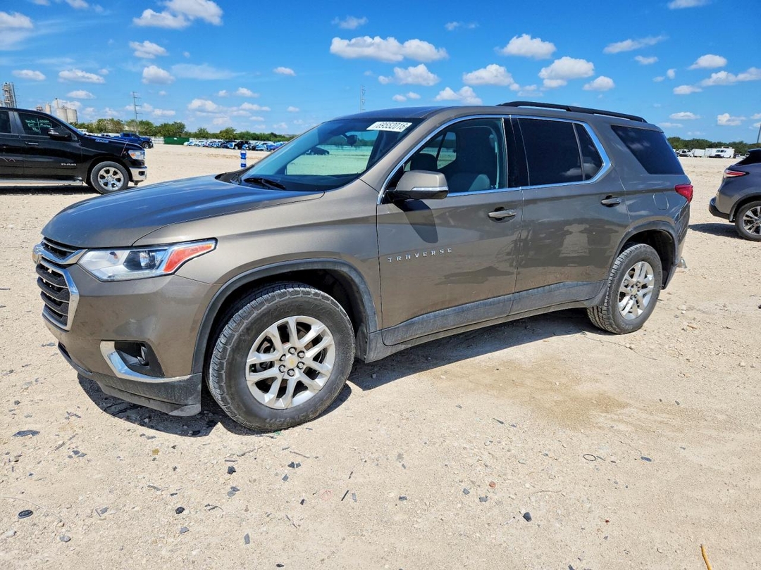 Вид 2020 CHEVROLET TRAVERSE LT, угол 1