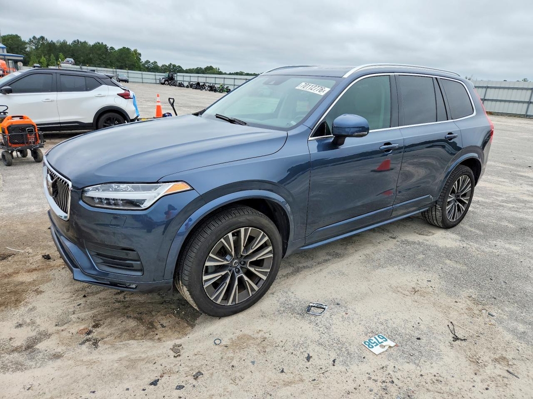 Vue de 2022 VOLVO XC90 T5 MOMENTUM, angle 1