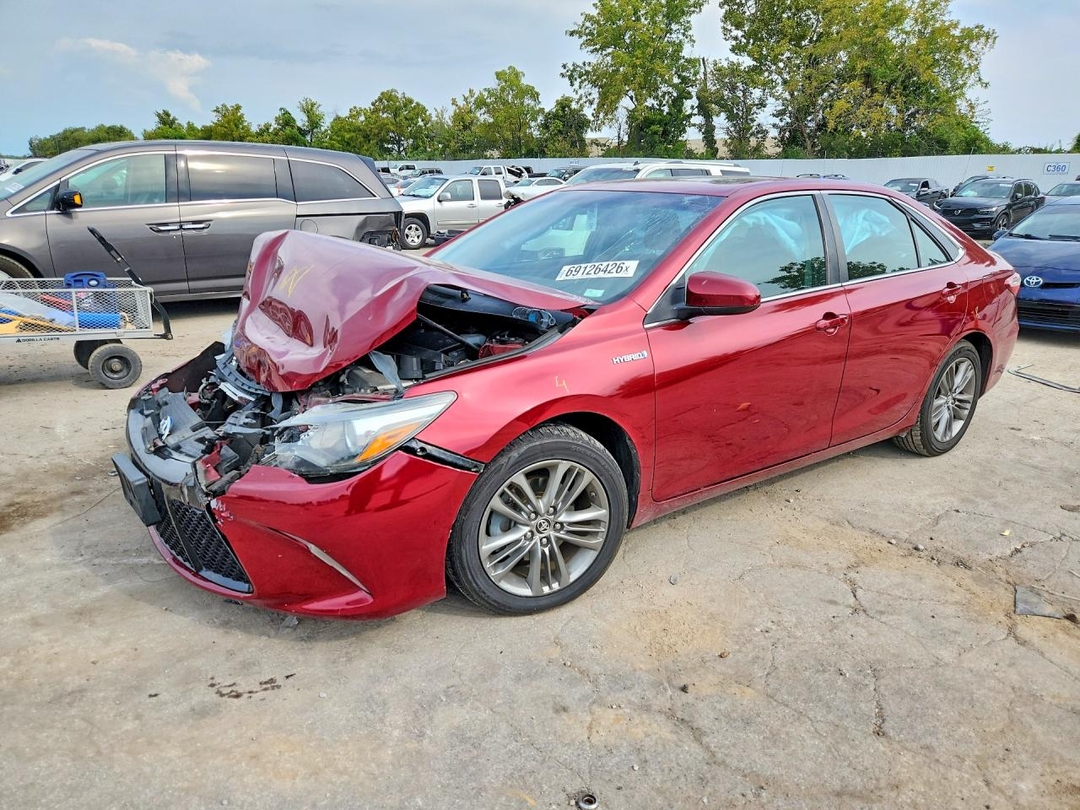 Вид 2015 TOYOTA CAMRY HYBRID SE, угол 1