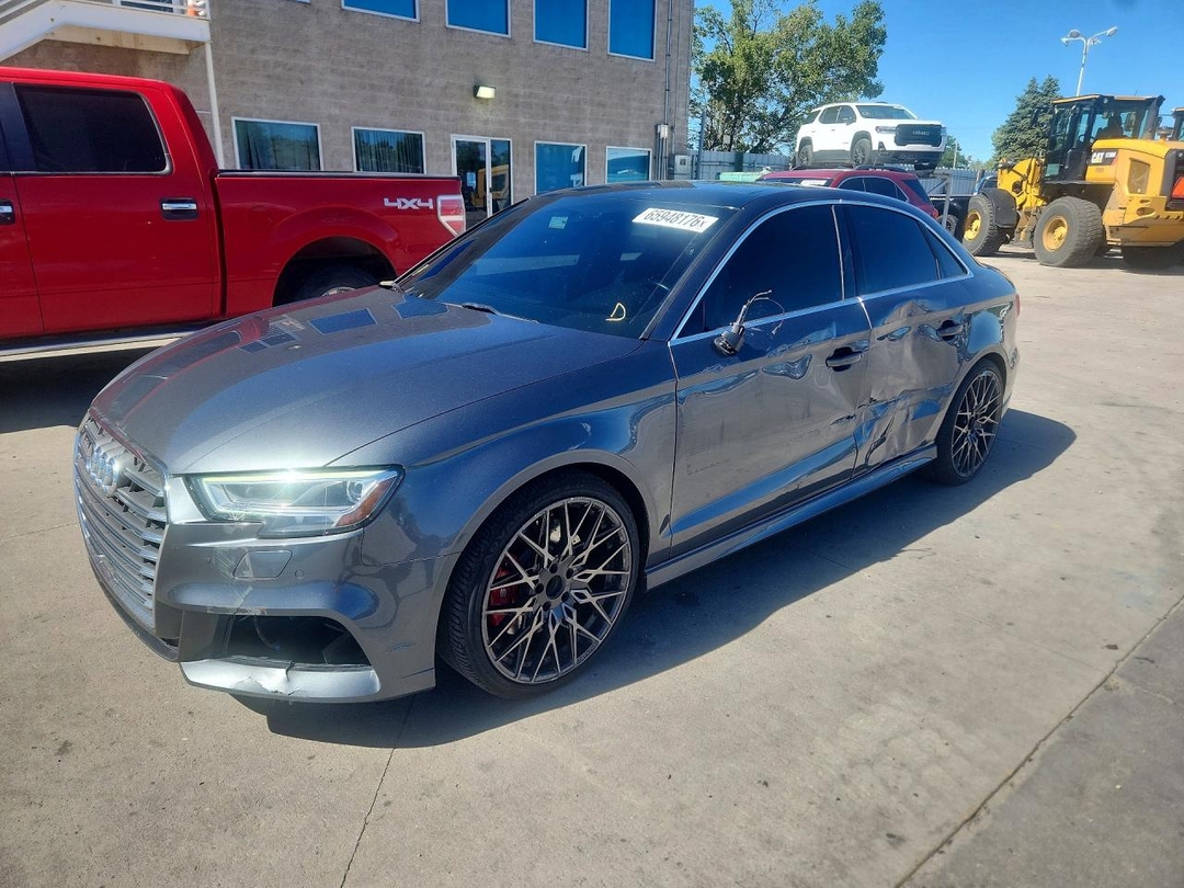 Vue de 2018 AUDI S3 PREMIUM PLUS, angle 1