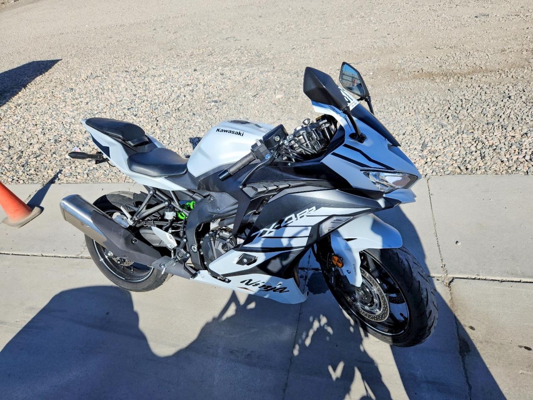 Вид 2025 KAWASAKI ZX400 S, угол 1