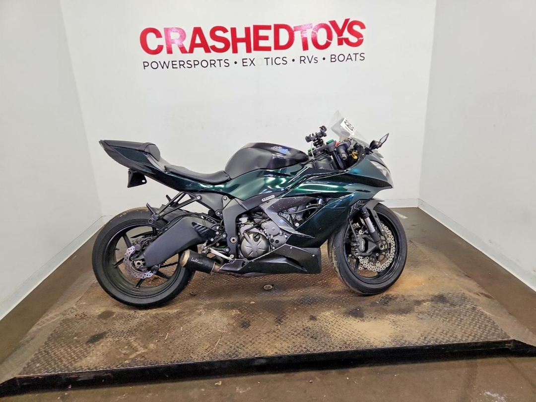 منظر 2016 KAWASAKI ZX636 F، زاوية 1