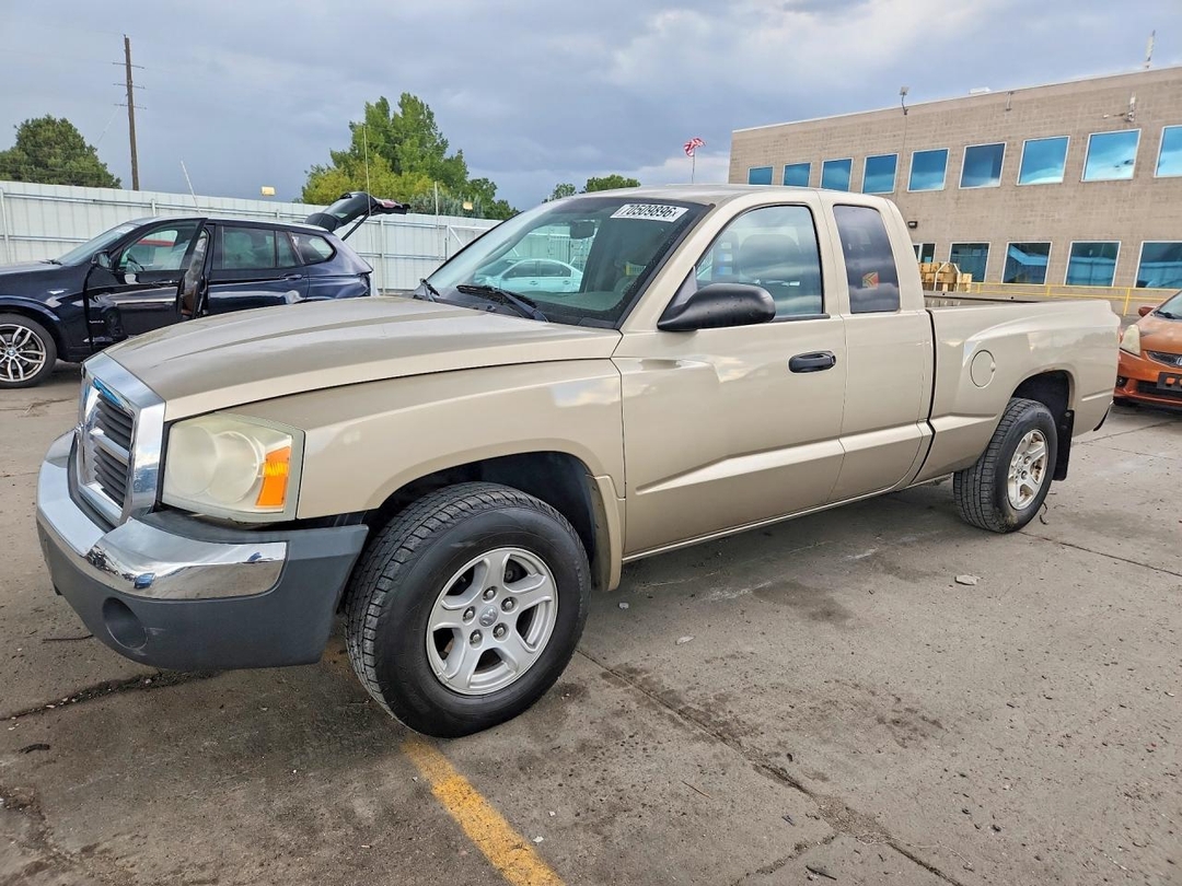 Вид 2005 DODGE DAKOTA SLT, угол 1