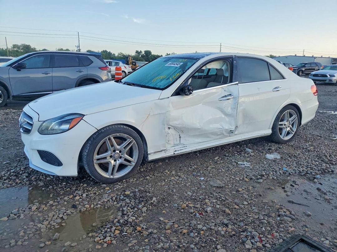 Vista de 2014 MERCEDES-BENZ E 350, ángulo 1