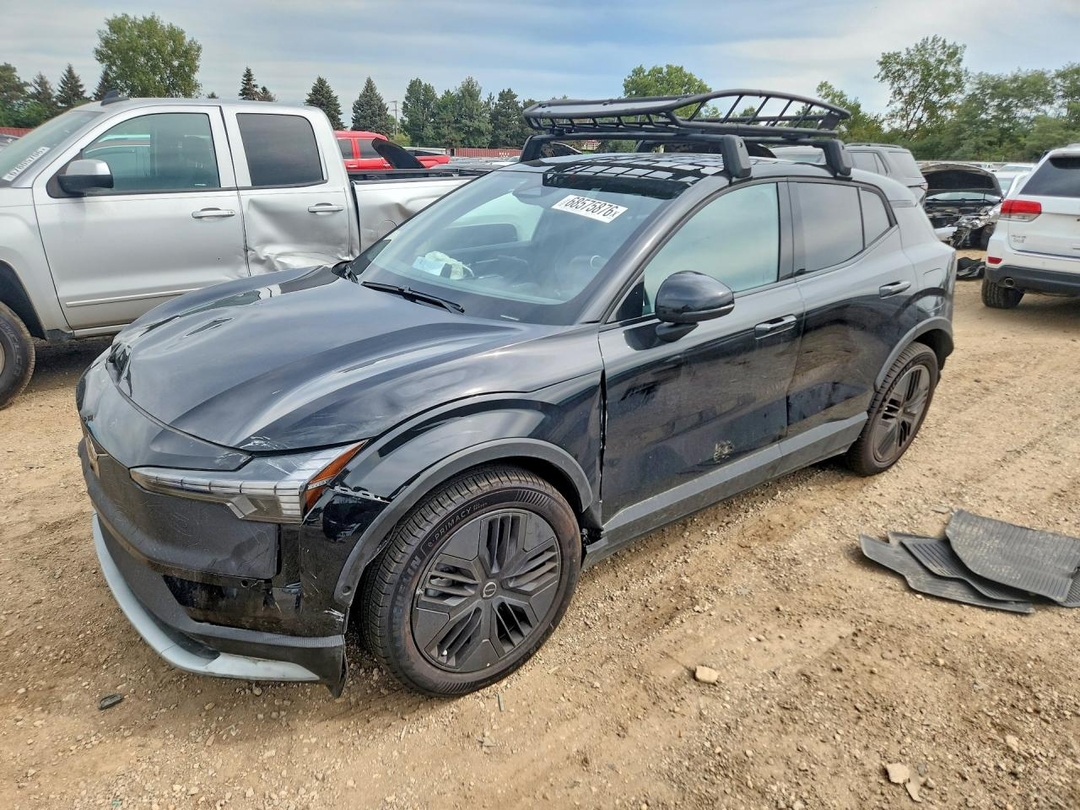 Вид 2026 VOLVO EX30 ULTRA, угол 1