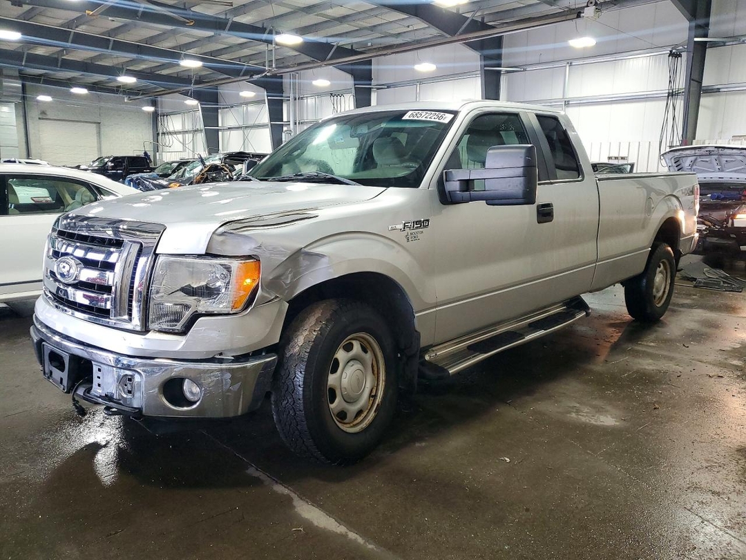 Vue de 2010 FORD F150 SUPER CAB, angle 1
