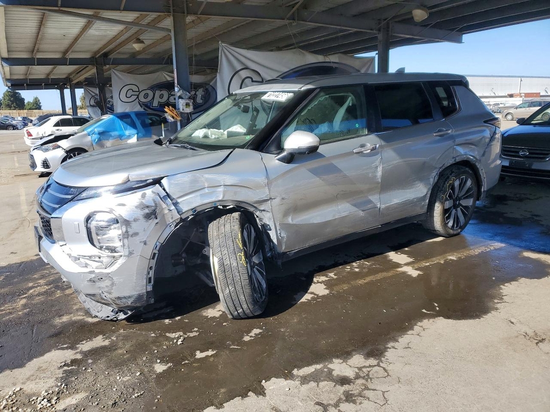 Вид 2025 MITSUBISHI OUTLANDER SE, угол 1