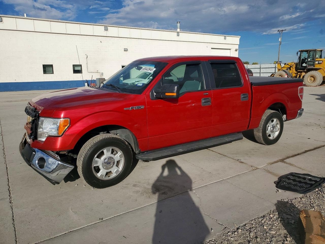 Vue de 2011 FORD F150 SUPERCREW, angle 1