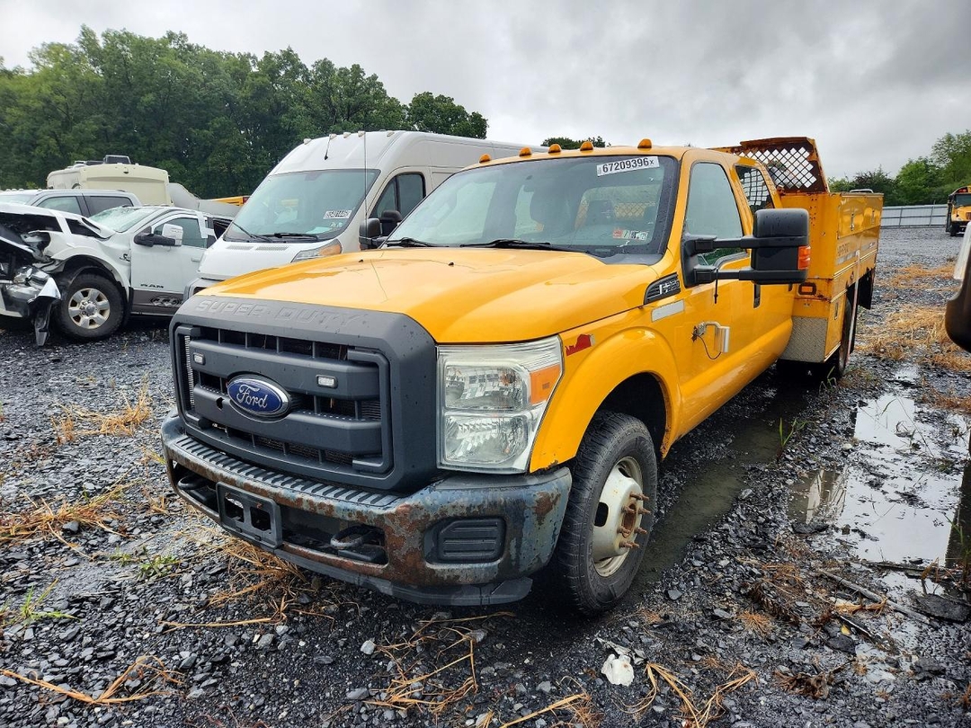 منظر 2015 FORD F350 XL، زاوية 1