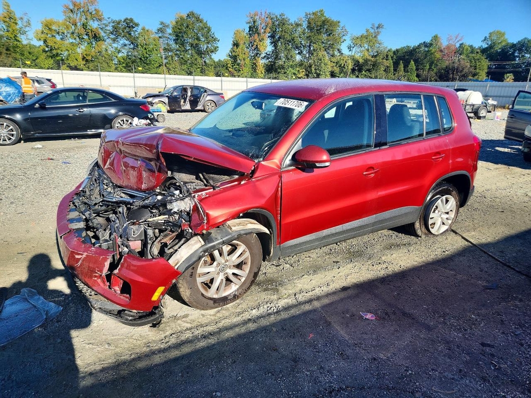 Vista de 2014 VOLKSWAGEN TIGUAN S, ángulo 1