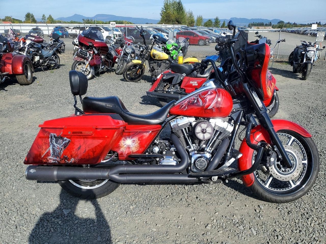 Vue de 2013 HARLEY-DAVIDSON FLHX STREET GLIDE, angle 1