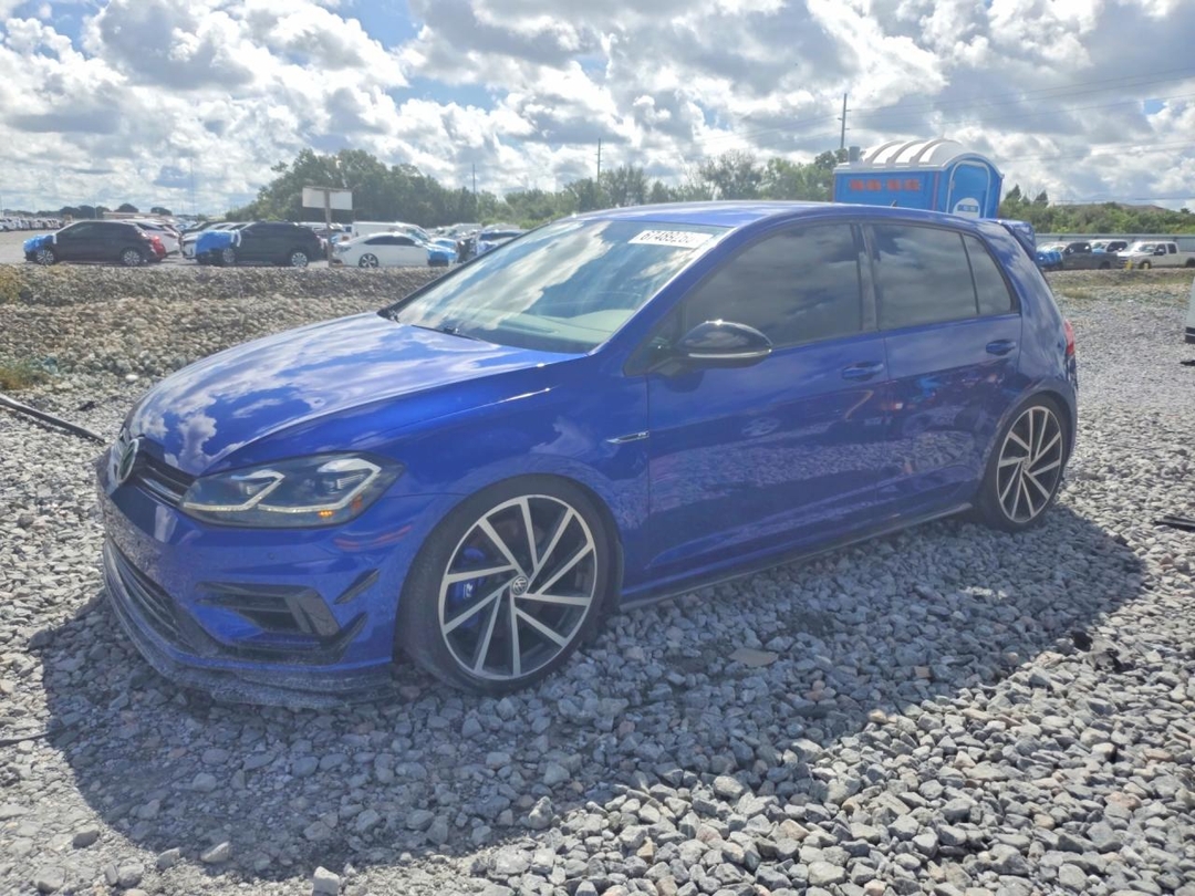 Vue de 2018 VOLKSWAGEN GOLF R, angle 1