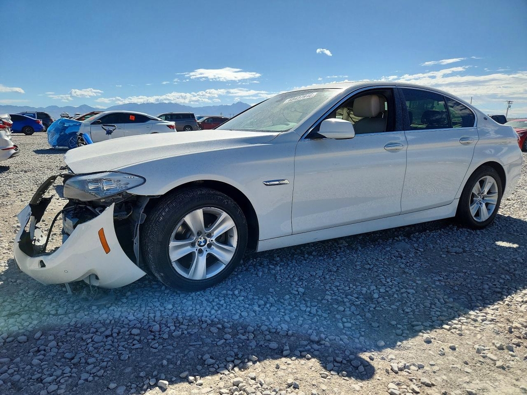 منظر 2013 BMW 528 XI، زاوية 1