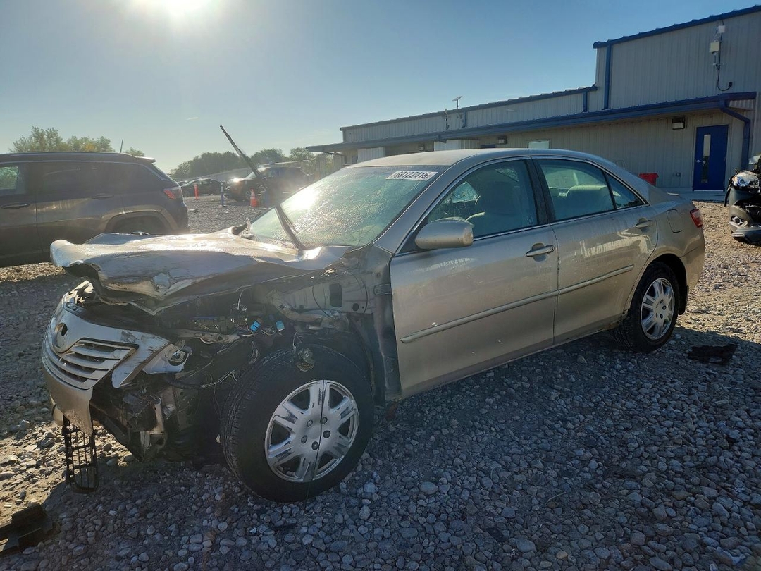Вид 2007 TOYOTA CAMRY LE, угол 1