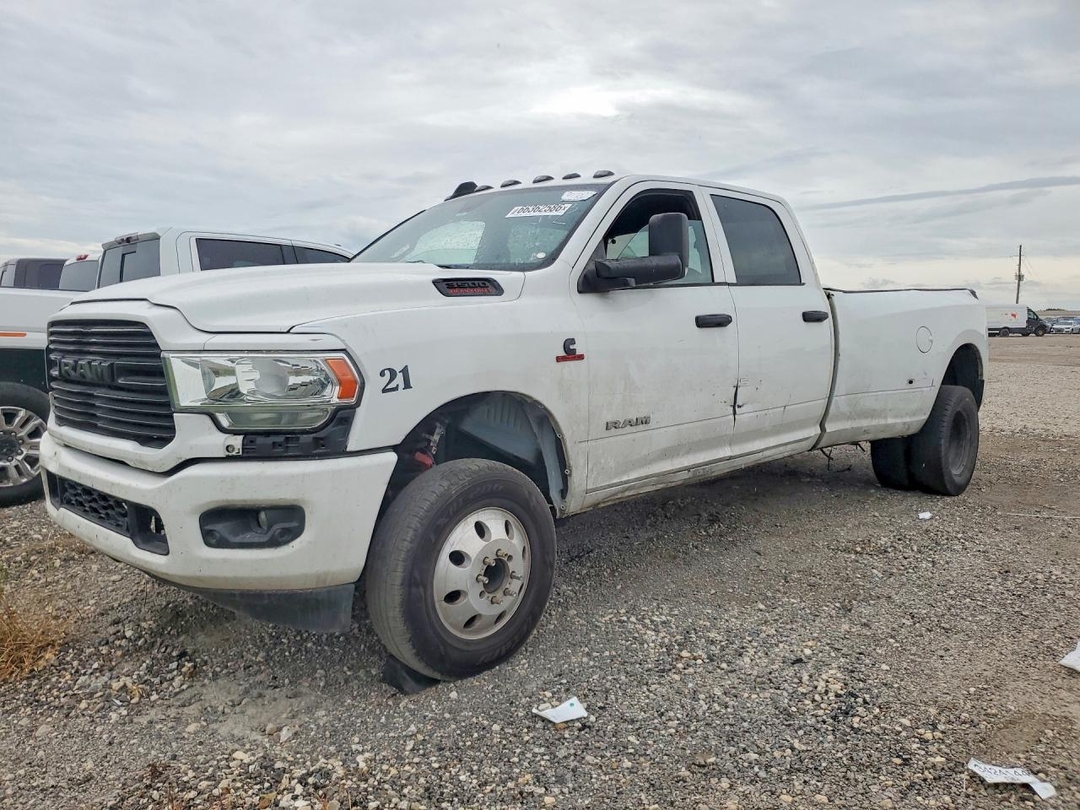 Vue de 2021 RAM 3500 BIG HORN, angle 1