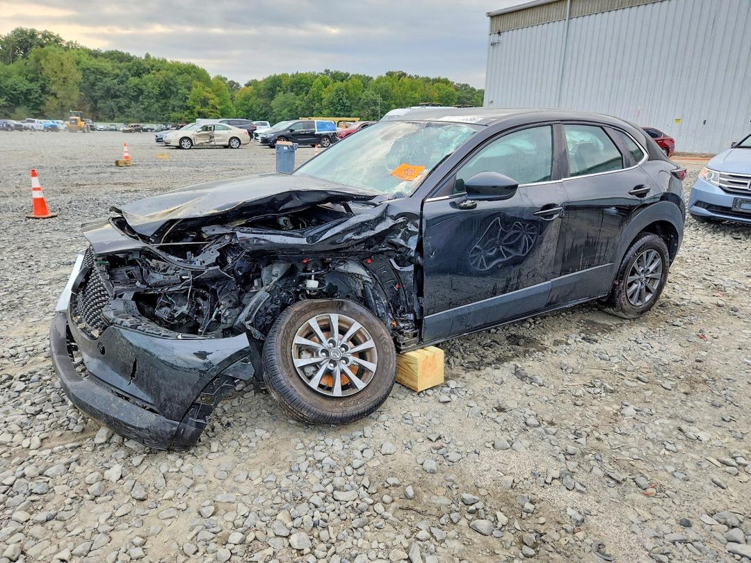 Вид 2021 MAZDA CX-30, угол 1