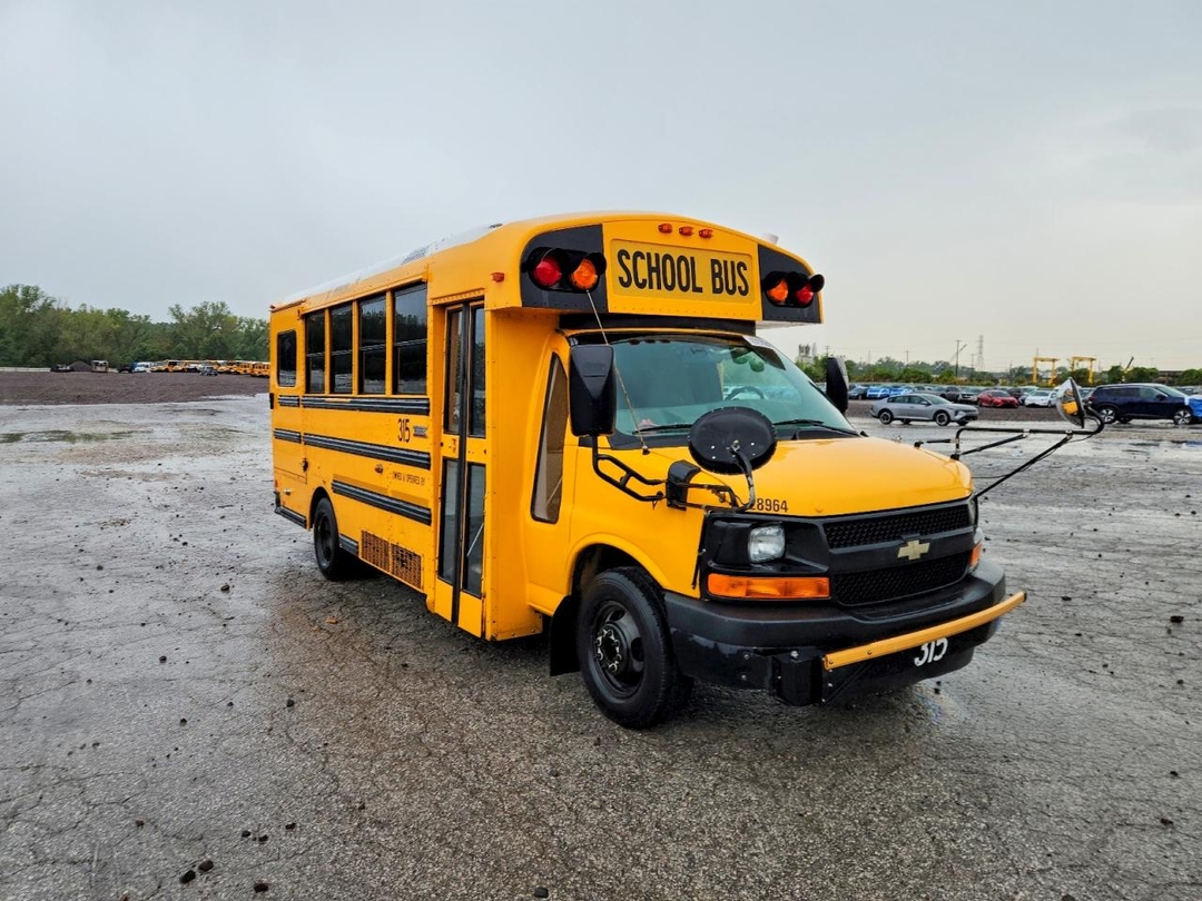 Vue de 2010 THOMAS MINOTOUR G3500 SCHOOL BUS, angle 1