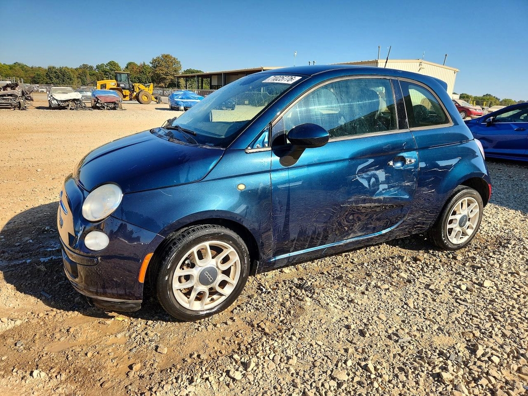 Vue de 2013 FIAT 500 POP, angle 1