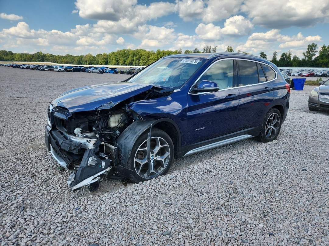 منظر 2017 BMW X1 XDRIVE28I، زاوية 1