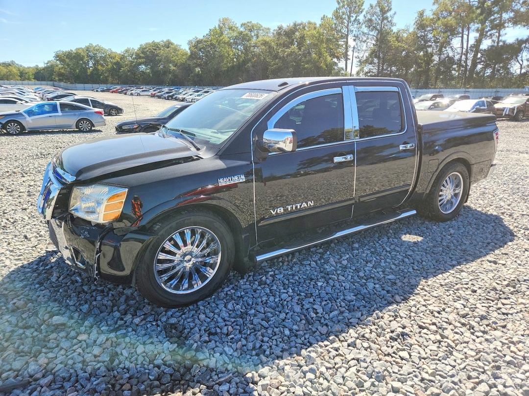Вид 2011 NISSAN TITAN SV, угол 1