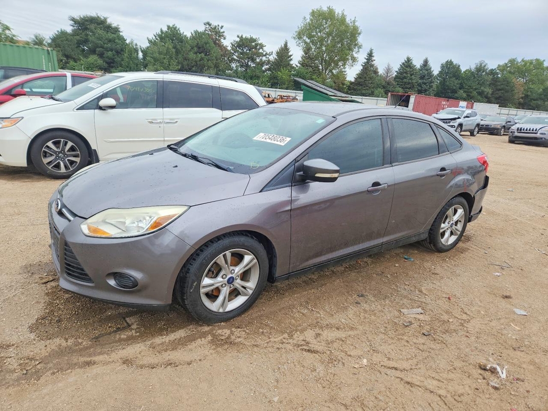 Vue de 2014 FORD FOCUS SE, angle 1