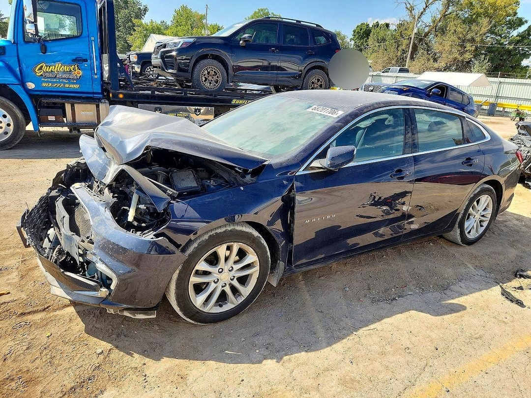 Вид 2017 CHEVROLET MALIBU LT, угол 1