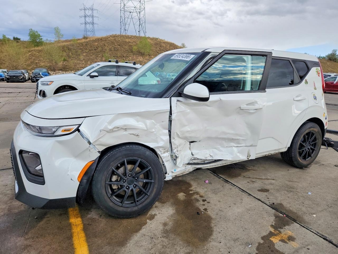 Vista de 2022 KIA SOUL LX, ángulo 1