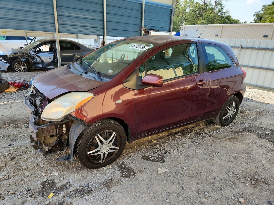 Vista de 2009 TOYOTA YARIS BASE, ángulo 1