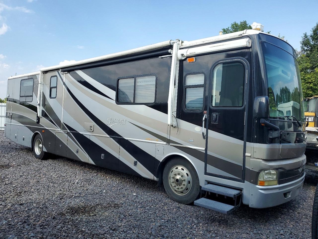Vue de 2003 FLEETWOOD DISCOVERY RV, angle 1