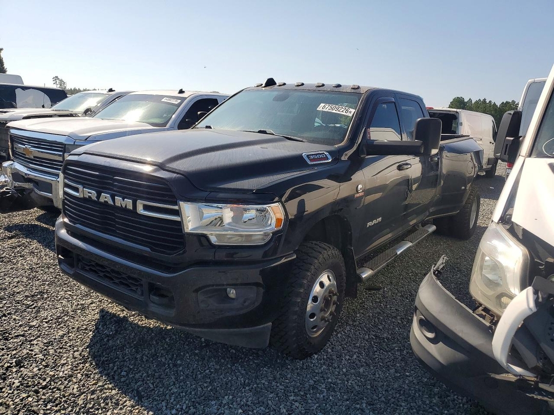 Vista de 2020 RAM 3500 BIG HORN, ángulo 1