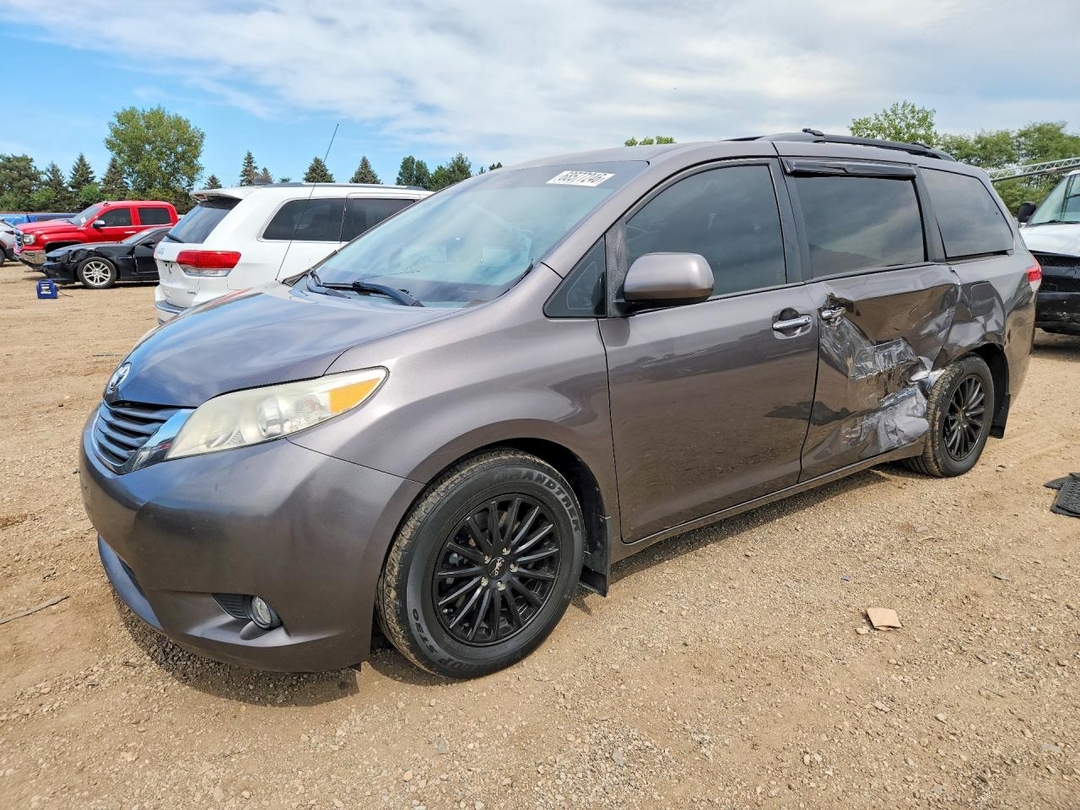 Vista de 2012 TOYOTA SIENNA XLE 8-PASSENGER, ángulo 1