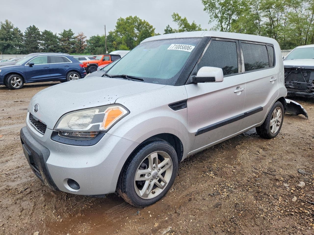 Vista de 2011 KIA SOUL +, ángulo 1