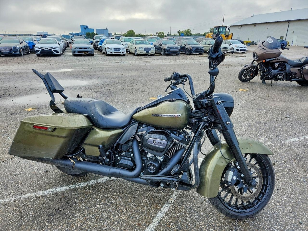 Вид 2017 HARLEY-DAVIDSON FLHRXS, угол 1