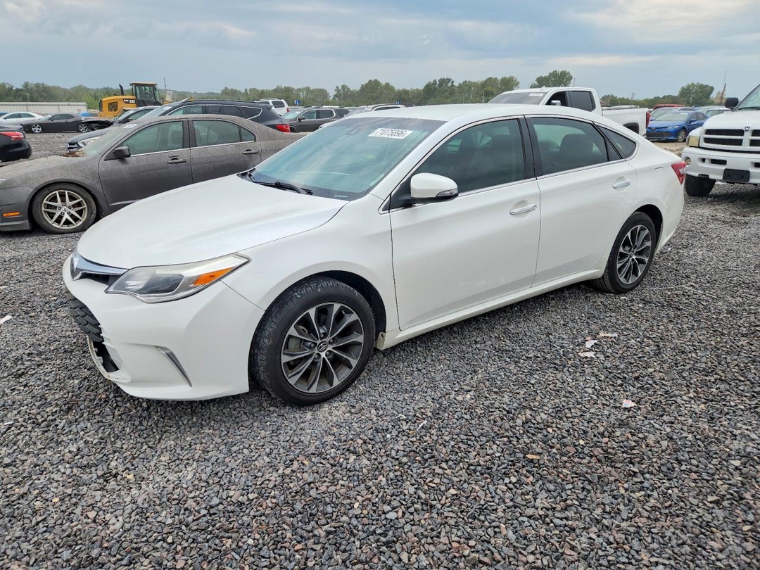 Vista de 2017 TOYOTA AVALON XLE, ángulo 1