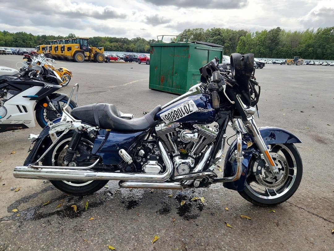 Вид 2012 HARLEY-DAVIDSON FLHX STREET GLIDE, угол 1