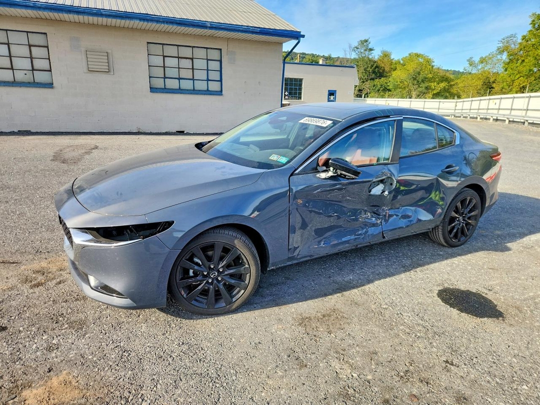 Vista de 2025 MAZDA 3 PREFERRED, ángulo 1