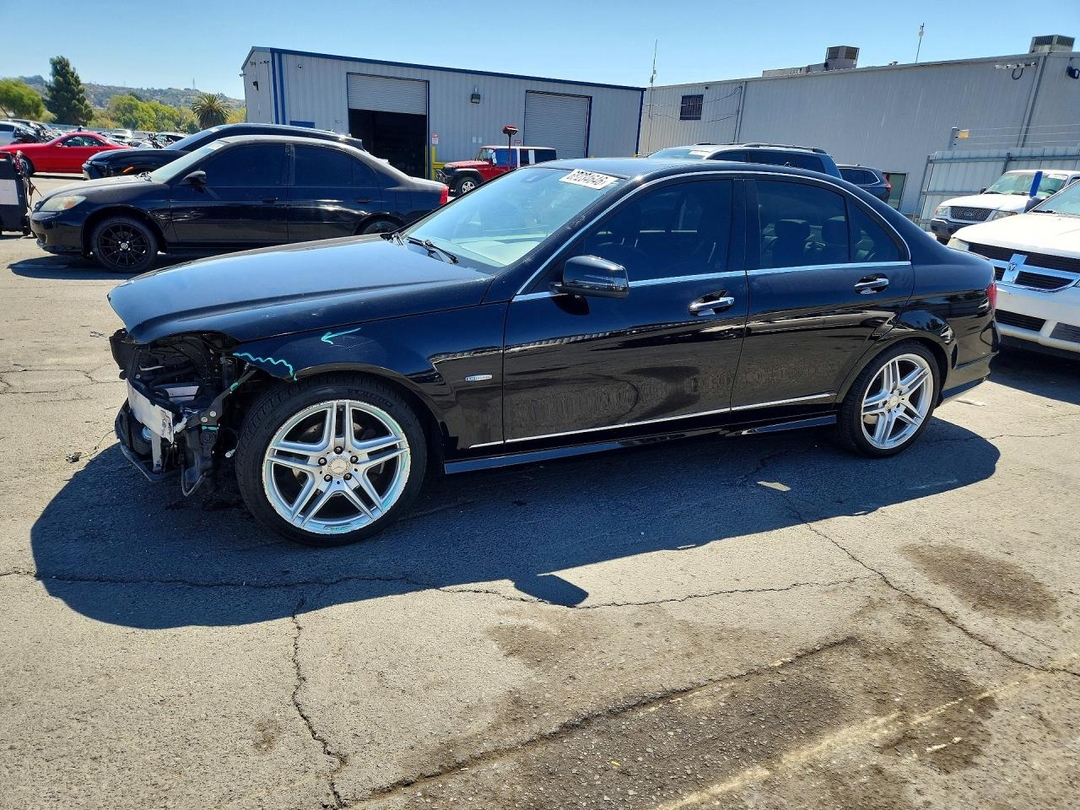 Вид 2012 MERCEDES-BENZ C 250, угол 1
