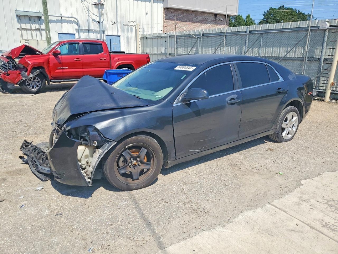 منظر 2011 CHEVROLET MALIBU LS، زاوية 1