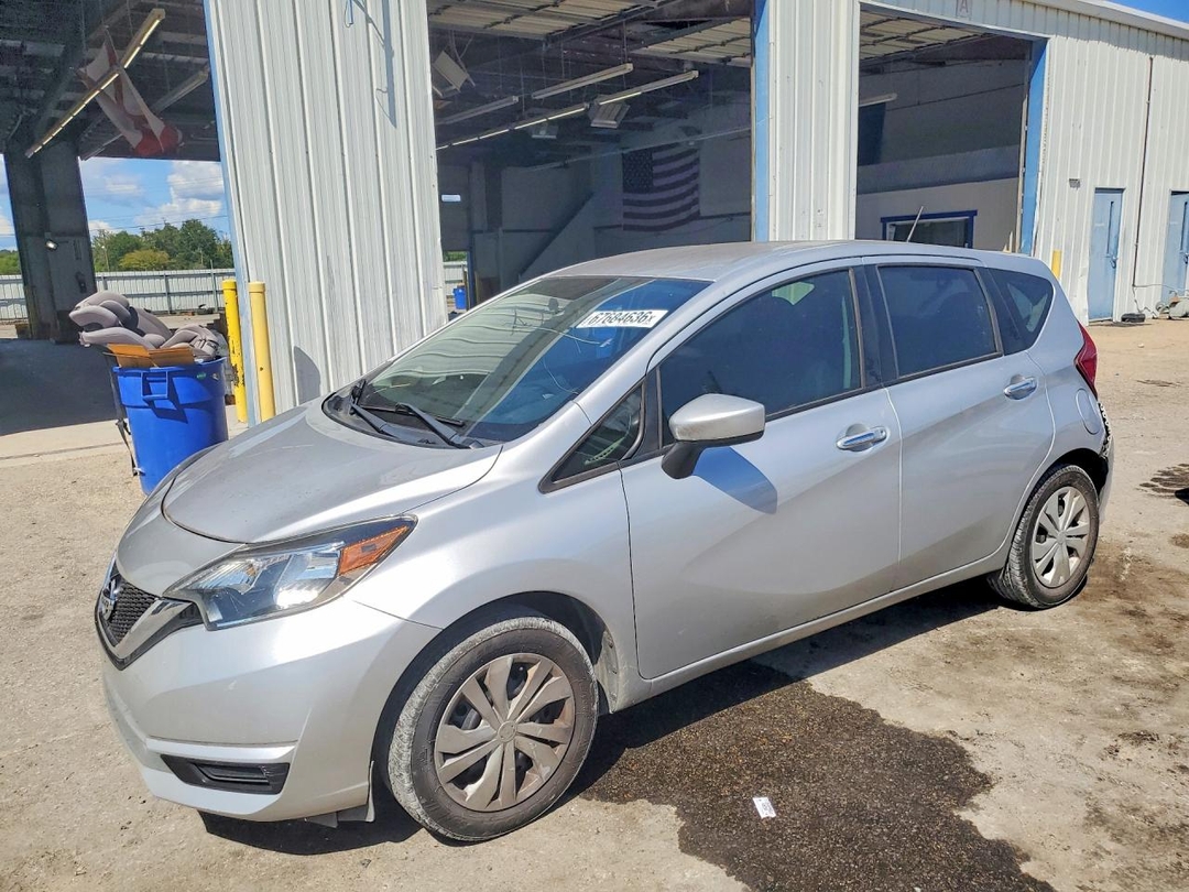 Vue de 2017 NISSAN VERSA NOTE SV, angle 1