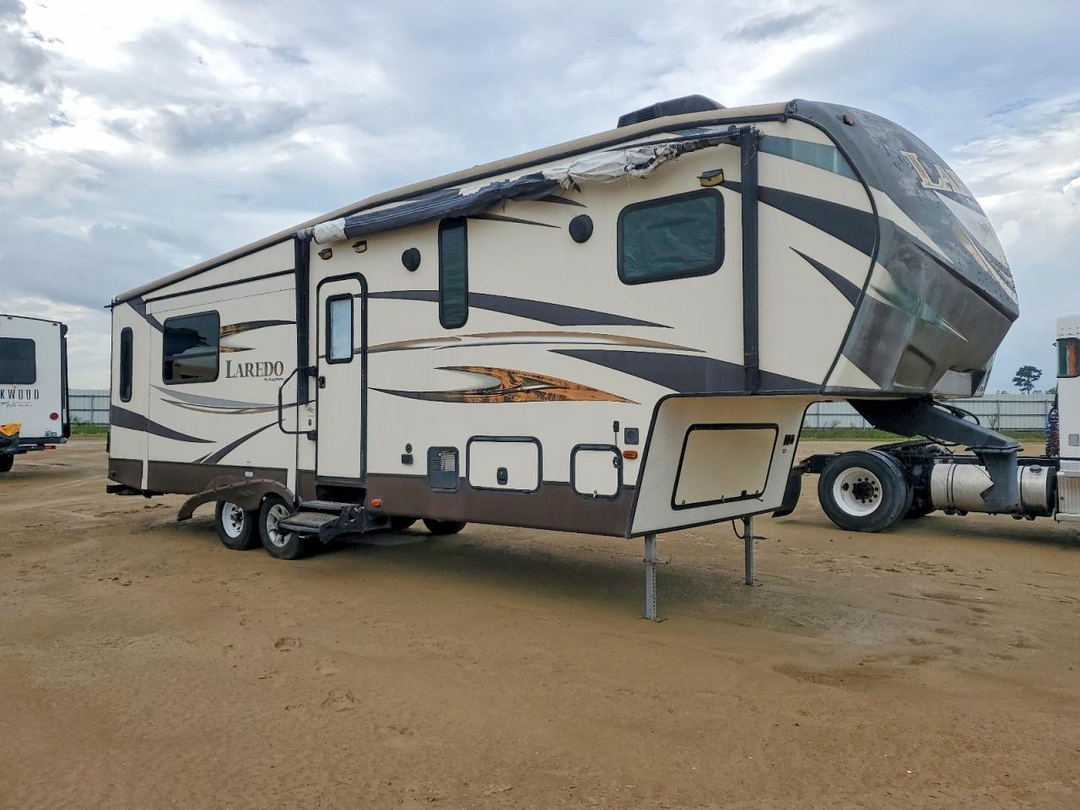 Vista de 2015 KEYSTONE LAREDO CAMPER, ángulo 1