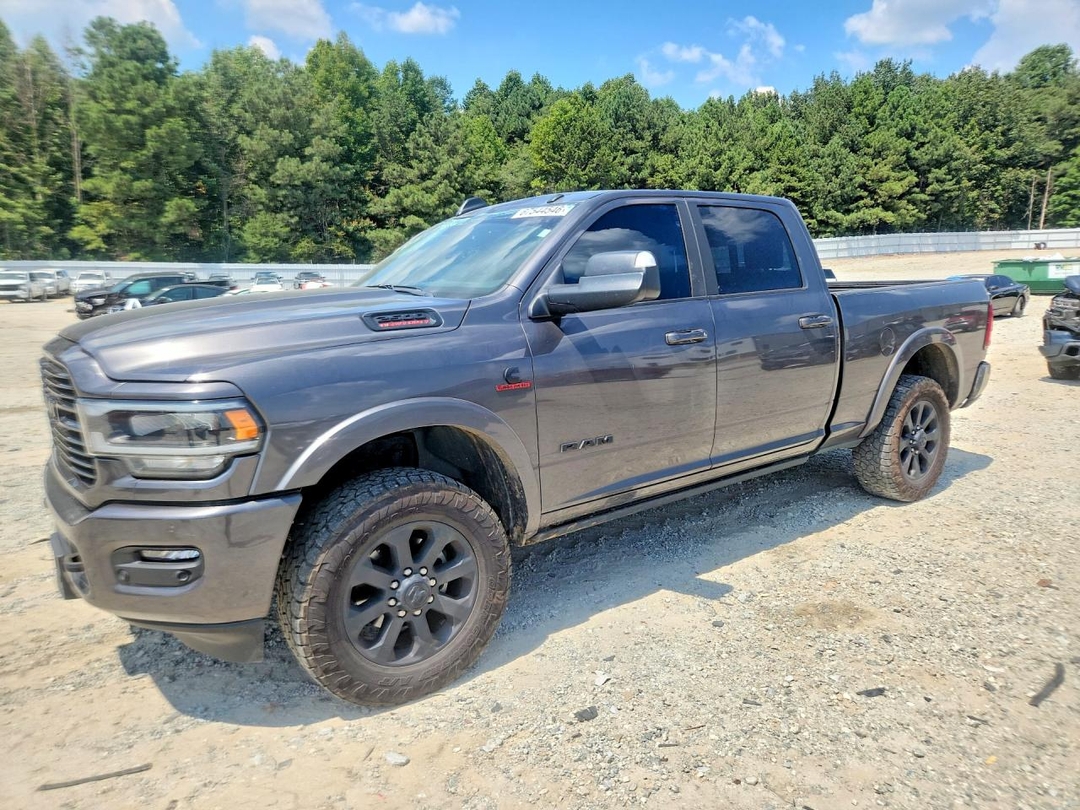 Вид 2022 RAM 2500 LARAMIE, угол 1